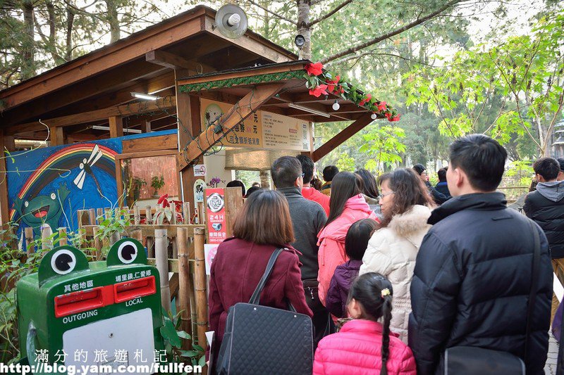 【南投。埔里景點】紙教堂~台灣柔美的紙建築。夜晚點燈更是浪漫迷人