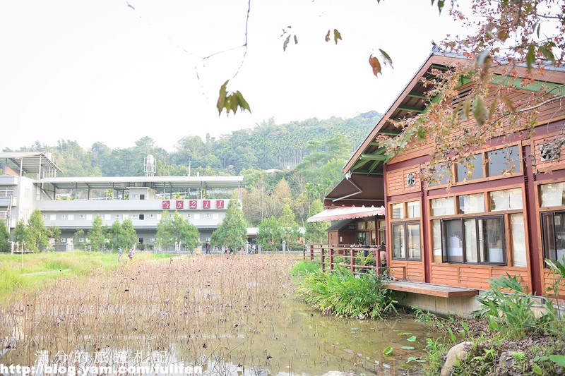 【南投。埔里景點】紙教堂~台灣柔美的紙建築。夜晚點燈更是浪漫迷人